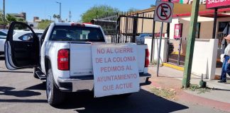 Vecinos de Raquet Club rechazan convertir la colonia en privada; cierran accesos como protesta