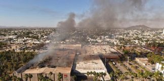 Sube a 6 la cifra de muertos tras incendio en centro comercial de Los Mochis