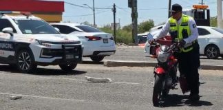 Motociclista resulta gravemente lesionado tras chocar contra un sedán al norte de Hermosillo