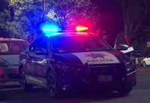 Padre irrumpe en preparatoria y amenaza a estudiantes por presunto bullying contra su hijo