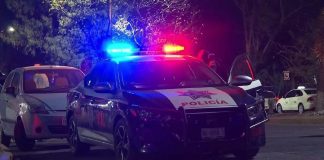 Padre irrumpe en preparatoria y amenaza a estudiantes por presunto bullying contra su hijo