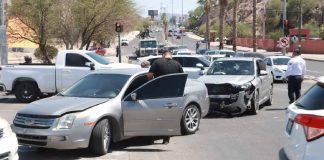 Primer accidente en Vildósola y Cultura ocurre tras vuelta prohibida a la izquierda en Hermosillo; chocan tres vehículos