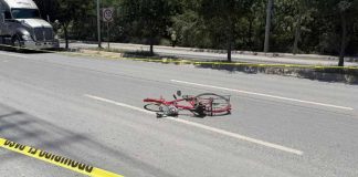 Muere ciclista tras ser embestido por camioneta en plena vía; intentó cambiar de carril