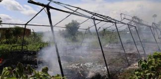Incendian centro de tratamiento para ébola en el Congo; 18 pacientes sospechosos escapan durante ataque Incendian centro de tratamiento para ébola en el Congo; 18 pacientes sospechosos escapan durante ataque