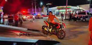 Motociclista resulta lesionado tras chocar con auto que giró sin precaución Motociclista resulta lesionado tras chocar con auto que giró sin precaución