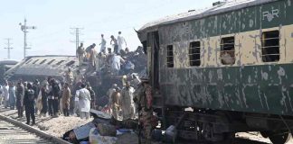 Explosión en tren de Pakistán deja 24 muertos y 70 heridos tras ataque con bomba