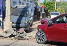 Choque entre dos vehículos deja dos lesionados, incluida una mujer embarazada en Hermosillo Choque entre dos vehículos deja dos lesionados, incluida una mujer embarazada en Hermosillo