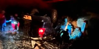 Volcadura en carretera Hermosillo–Ures deja vehículo destrozado