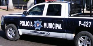 Mujer de 20 años golpea a cajera de tienda con una lata de cerveza y termina arrestada al norte de Hermosillo