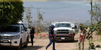 Hallan 60 bolsas con restos humanos en fosa clandestina de Jalisco