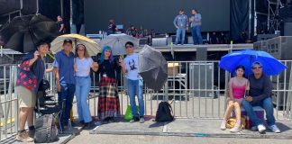 Fans de Molotov y El Tri esperan desde temprano conciertos en Foro Rosales de las Fiestas del Pitic en Hermosillo