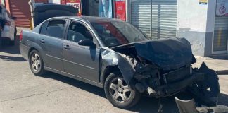 Choque entre dos vehículos al norte de Hermosillo deja daños materiales