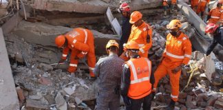 Tragedia en India: Colapsa edificio en Nueva Delhi; deja al menos seis muertos (VIDEO)