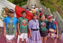 Atletas indígenas mexicanos ganan el Maratón de la Gran Muralla China Atletas indígenas mexicanos ganan el Maratón de la Gran Muralla China