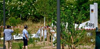 Avión de paracaidismo se desploma en Francia; deja 11 personas muertas