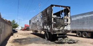 Incendio consume caja de tráiler estacionada en lote baldío al norte de Hermosillo Incendio consume caja de tráiler estacionada en lote baldío al norte de Hermosillo