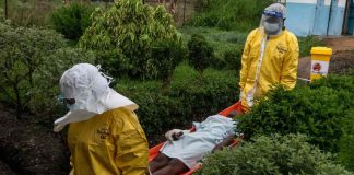 Atacan a equipo que enterraba víctimas de ébola y obligan a abandonar un cadáver en el Congo
