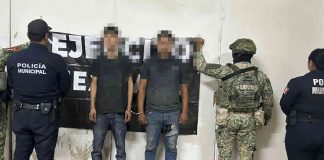 Detienen a dos jóvenes armados tras persecución y disparos contra policías al norte de Hermosillo Detienen a dos jóvenes armados tras persecución y disparos contra policías al norte de Hermosillo