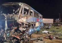 Tráiler embiste camión de pasajeros en brutal choque y deja 5 muertos y 11 heridos