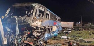 Tráiler embiste camión de pasajeros en brutal choque y deja 5 muertos y 11 heridos Tráiler embiste camión de pasajeros en brutal choque y deja 5 muertos y 11 heridos