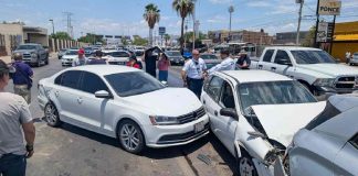 Carambola de siete vehículos deja dos lesionados al norte de Hermosillo Carambola de siete vehículos deja dos lesionados al norte de Hermosillo