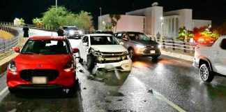 Fuerte choque bajo el puente de Luis Encinas deja daños materiales durante la lluvia en Hermosillo Fuerte choque bajo el puente de Luis Encinas deja daños materiales durante la lluvia en Hermosillo