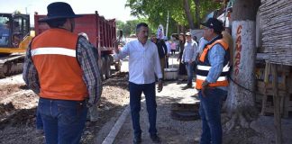 Javier Lamarque supervisa reconstrucción del colector sanitario en calle 300 que beneficiará a más de 50 mil habitantes Javier Lamarque supervisa reconstrucción del colector sanitario en calle 300 que beneficiará a más de 50 mil habitantes
