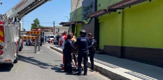 Hombre cae de una escalera durante trabajos de mantenimiento en el comercio de Hermosillo Hombre cae de una escalera durante trabajos de mantenimiento en el comercio de Hermosillo