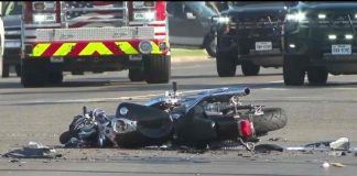Motociclista resulta lesionado luego de que camioneta se pasara el semáforo en rojo y huyera
