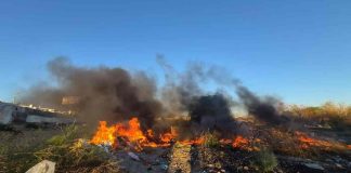 Incendio en relleno sanitario de la Costa podría reactivarse por calor y presencia de basura, advierte Bomberos de Hermosillo