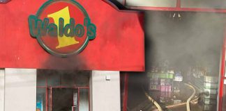 Otra vez incendio en tienda de Waldo's, ahora en Mexicali: fuego consume tienda, evacúan a clientes y trabajadores