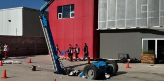 Mueren dos de los tres trabajadores lesionados tras desplome de grúa en plaza comercial en Hermosillo