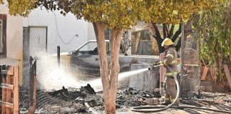 Incendio afecta dos viviendas y alcanza vehículos en la colonia Los Arroyos al norponiente de Hermosillo