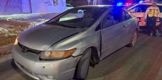 Joven intenta escapar de retén, embiste a a dos policías municipales y termina detenido al norte de Hermosillo