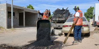 ‘Toño’ Astiazarán lleva operativo de bacheo “Un Día en tu Colonia” a Puerta Real Etapa VIII ‘Toño’ Astiazarán lleva operativo de bacheo "Un Día en tu Colonia" a Puerta Real Etapa VIII