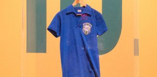 Subastan en 4.9 mdd histórica camiseta de Pelé usada en la final del Mundial de 1958 Subastan en 4.9 mdd histórica camiseta de Pelé usada en la final del Mundial de 1958
