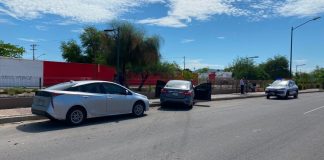Choque entre dos vehículos deja solo daños materiales al norte de Hermosillo Choque entre dos vehículos deja solo daños materiales al norte de Hermosillo