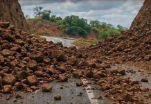Cierran carretera estatal 117 en Y茅cora por deslave; autoridades piden evitar la zona