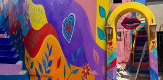 Llenan de color Cananea con la nueva “Escalera del Beso” en la colonia Correos