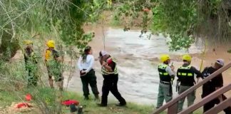 Buscan a 2 personas desaparecidas tras ser arrastradas por arroyo en frontera de Nogales