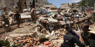 Sube a 2 mil 295 la cifra de muertos por los sismos en Venezuela; continúan las labores de rescate