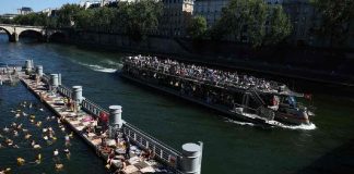París reabre el Sena para bañistas tras la ola de calor en Europa París reabre el Sena para bañistas tras la ola de calor en Europa