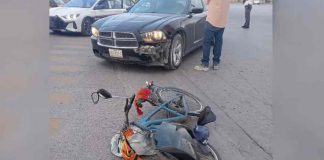 Adulto mayor en bicicleta es arrollado por automóvil; termina con lesiones leves Adulto mayor en bicicleta es arrollado por automóvil; termina con lesiones leves
