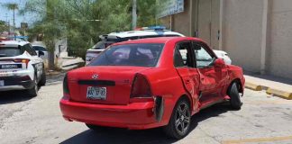 Choque entre dos vehículos deja una mujer lesionada al norte de Hermosillo Choque entre dos vehículos deja una mujer lesionada al norte de Hermosillo