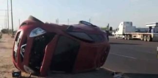 Vuelca automóvil en carretera al sur de Hermosillo; exceso de velocidad sería la causa