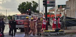 Muere hombre electrocutado tras hacer contacto con un poste de alumbrado público en Caborca