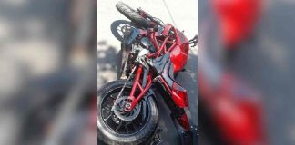 Mueren dos motociclistas tras ser embestidos por un camión; conductor huyó