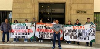 Trabajadores se manifiestan al exterior del Ayuntamiento de Hermosillo; exigen uniformes, acceso a vivienda y atención médica en Isssteson