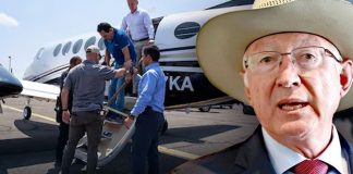 Ken Salazar responde a acusaciones de haber mentido por captura de ‘El Mayo’ Zambada: “No era nuestro avión ni nuestro piloto”