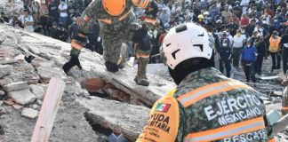 Venezuela condecora a rescatistas de México y la UE por su labor tras terremotos que dejaron más de 3 mil 600 muertos